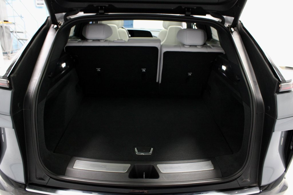 Used 2024 Cadillac Lyriq Luxury image 13