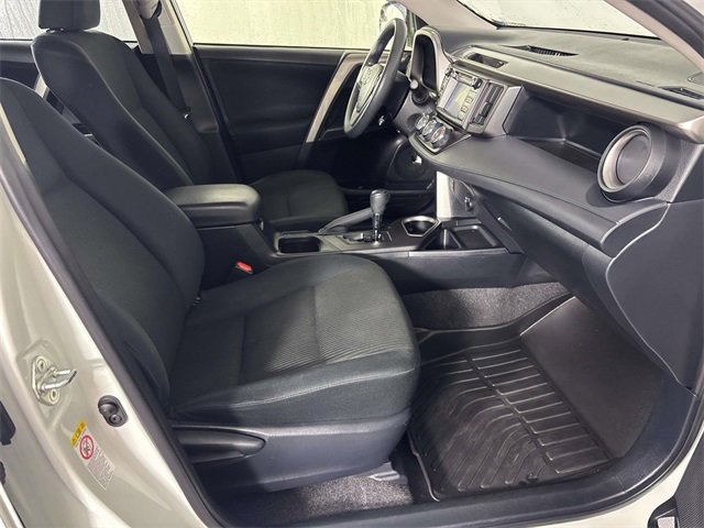 Used 2018 Toyota RAV4 LE image 9