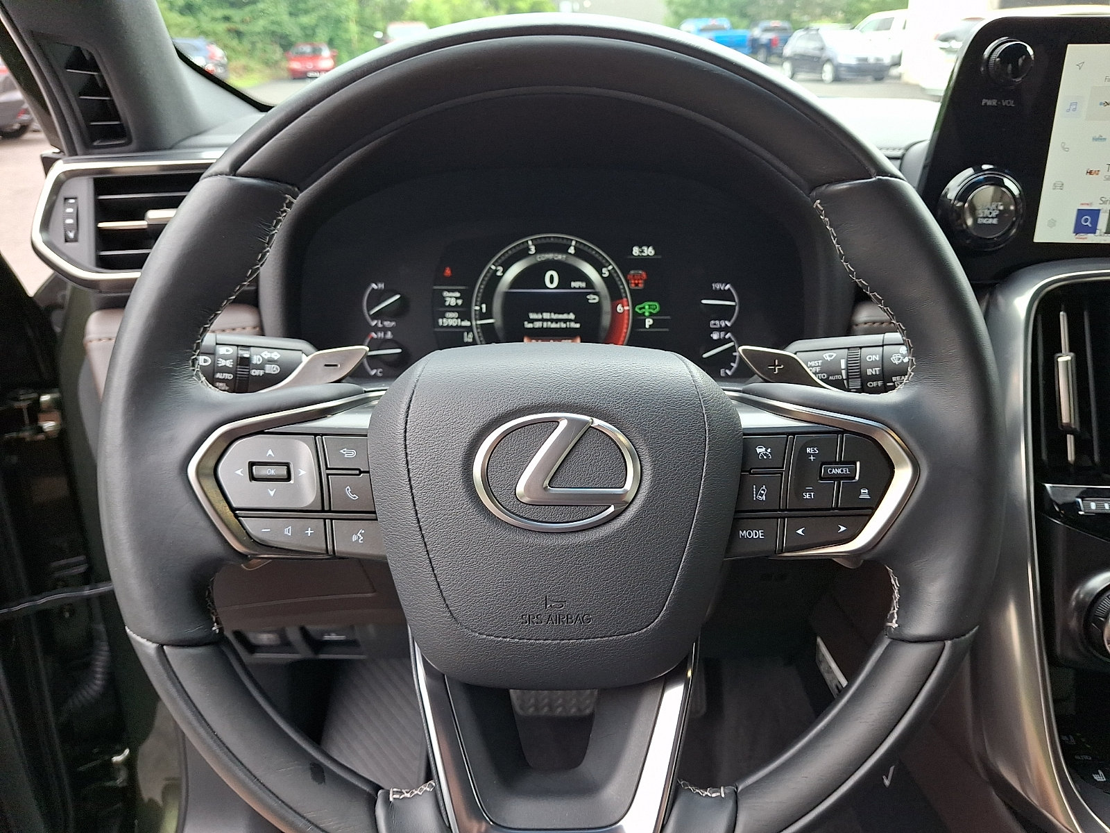 Used 2024 Lexus LX 600 4WD w/ Luxury Package image 17