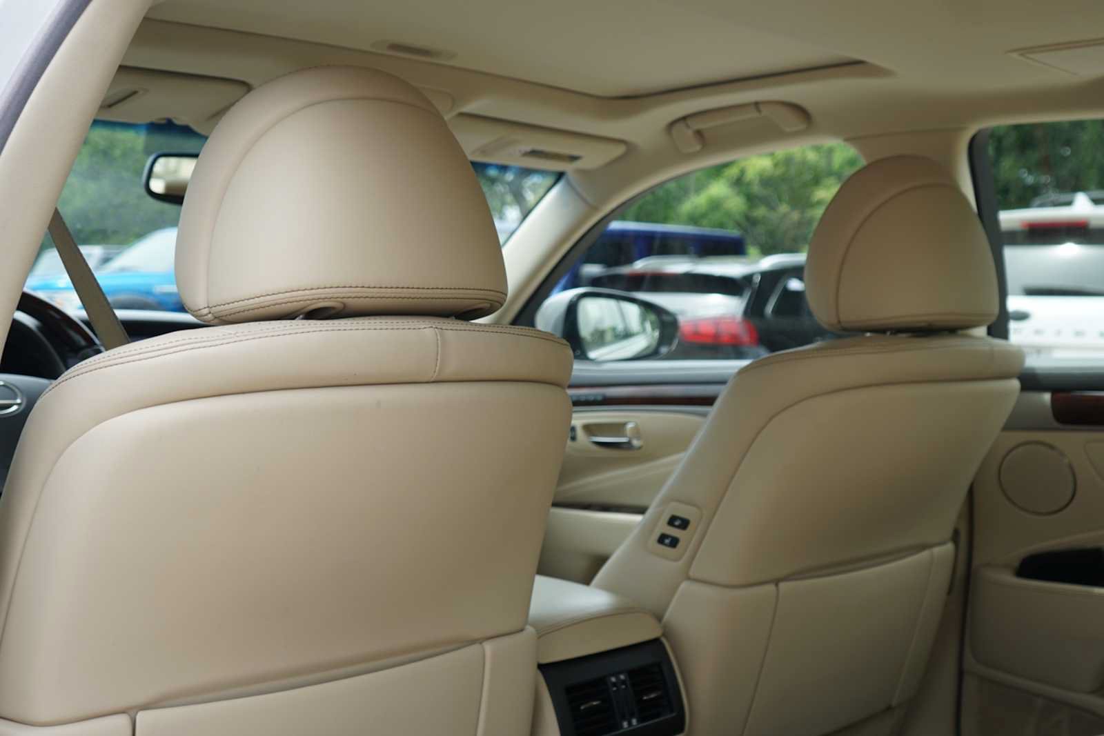 Used 2017 Lexus LS 460 w/ Comfort Package RWD image 19