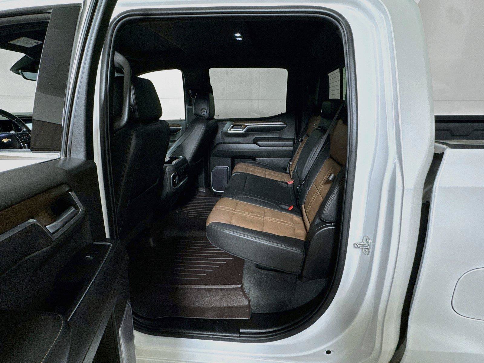 Certified 2023 Chevrolet Silverado 1500 High Country w/ Technology Package AWD/4WD image 23