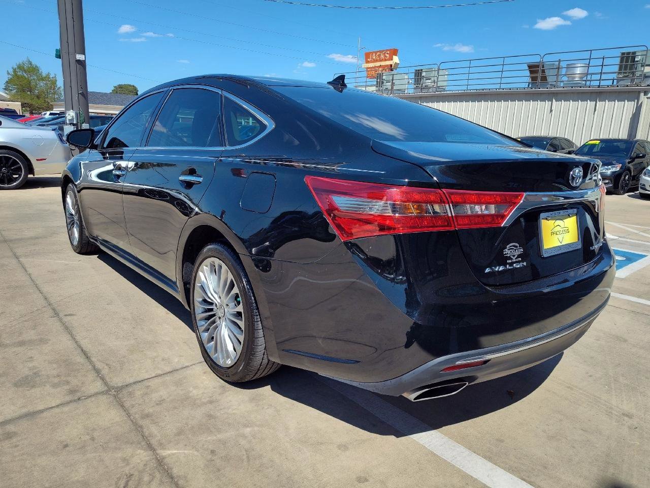 Used 2017 Toyota Avalon Limited FWD image 6