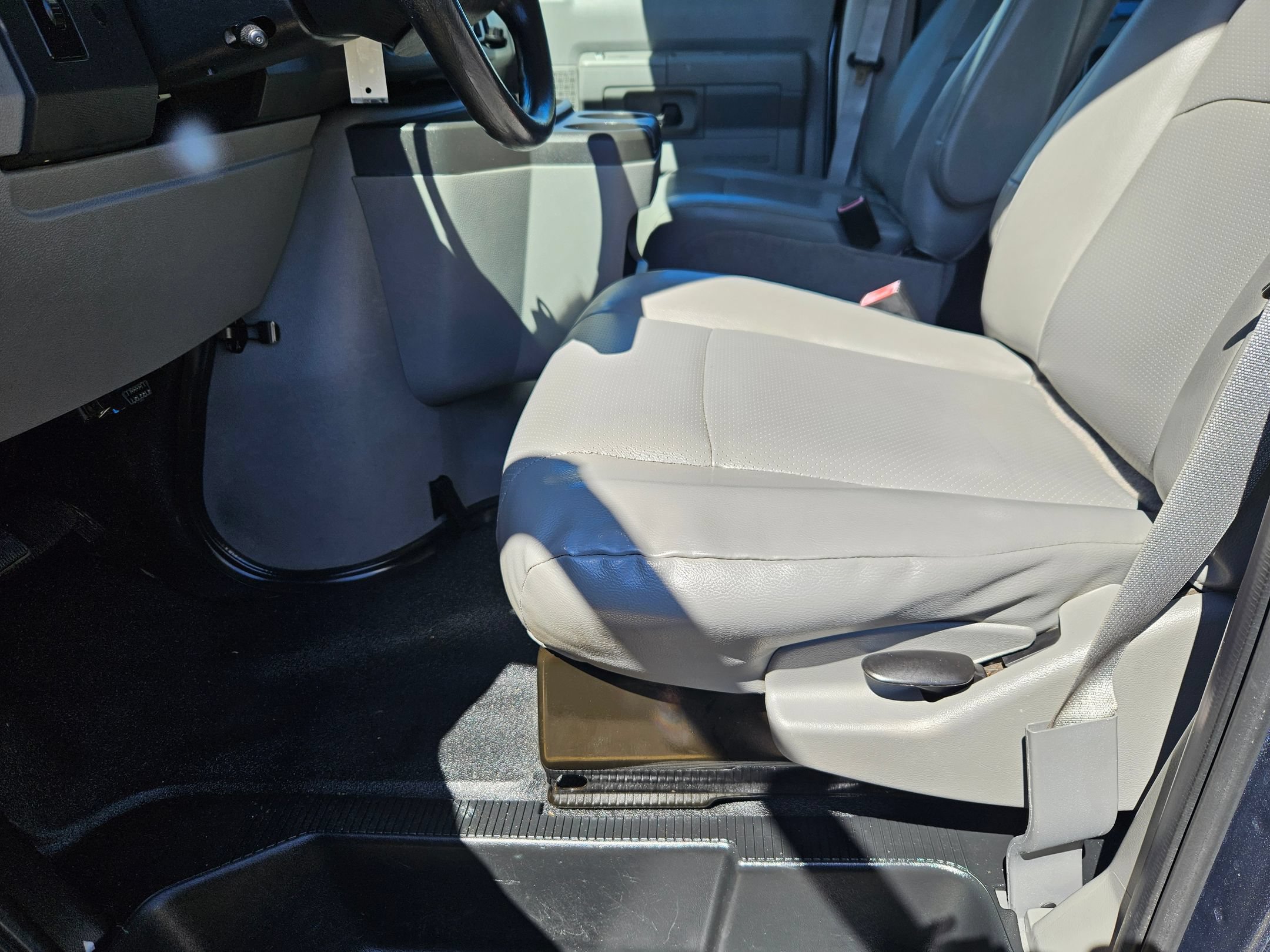 Used 2012 Ford E-150 and Econoline 150 Wagon w/ PWR Windows & Locks Group RWD image 14