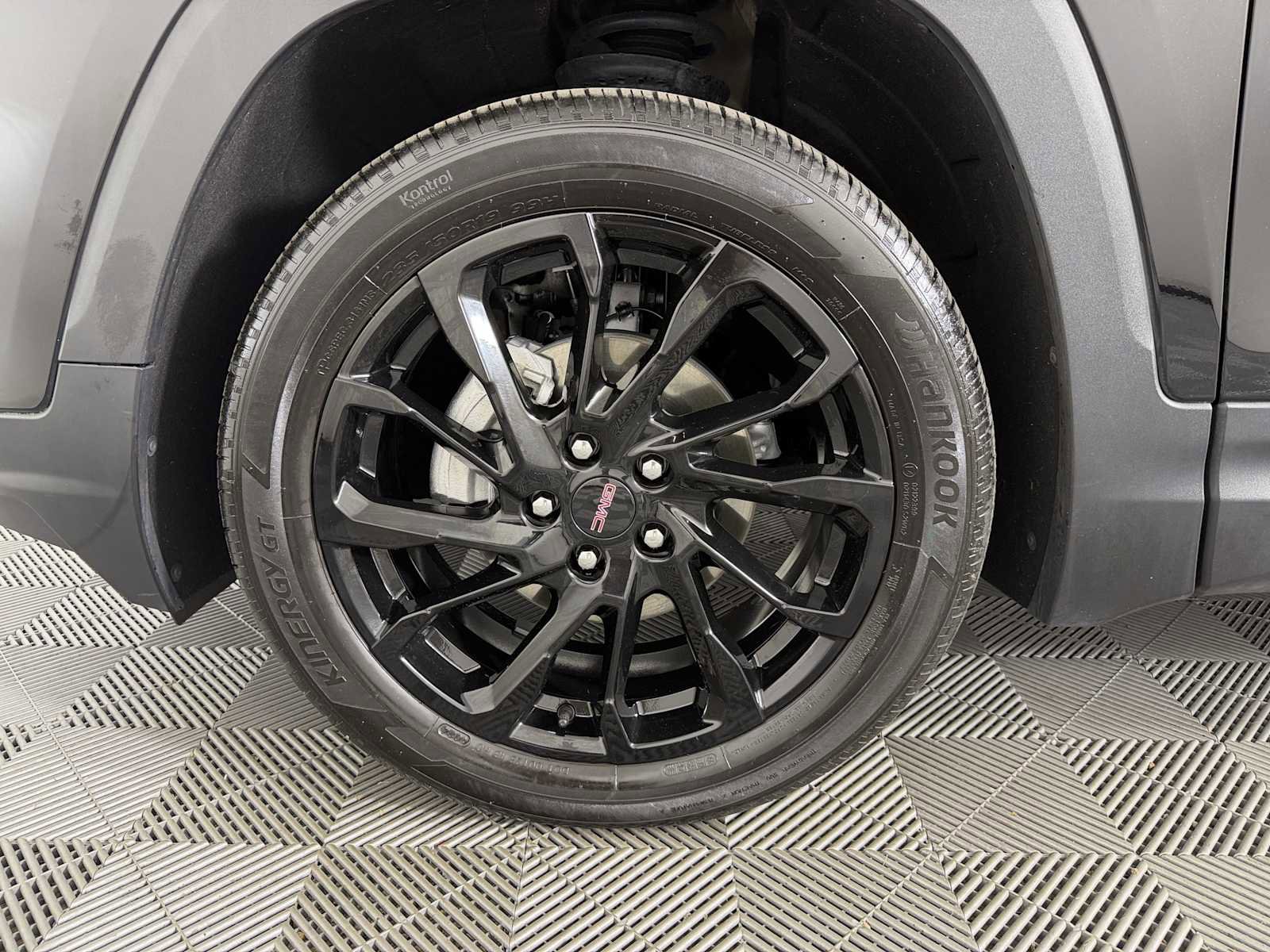 Used 2024 GMC Terrain SLT w/ Tech Package AWD/4WD image 9