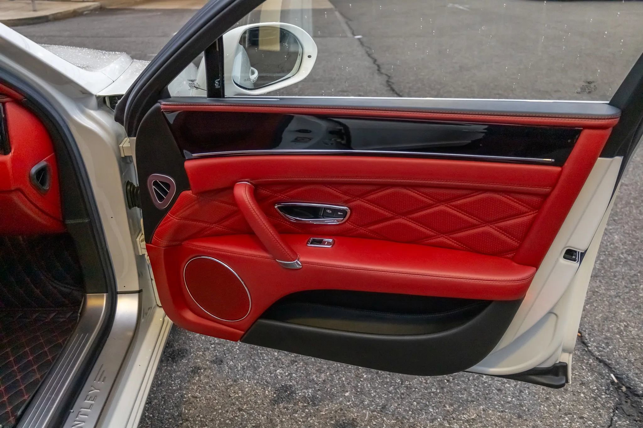 Used 2015 Bentley Flying Spur V8 image 50