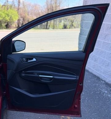 Used 2018 Ford Escape Titanium w/ Ford Safe & Smart Package image 29