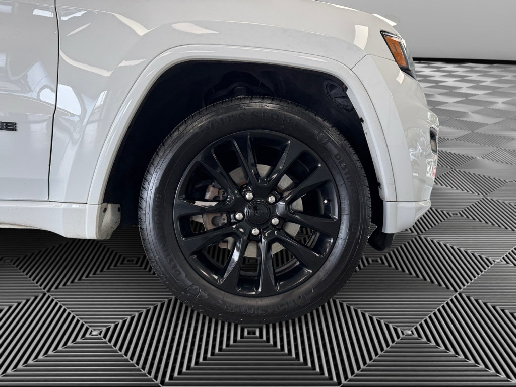 Used 2020 Jeep Grand Cherokee Altitude AWD/4WD image 10