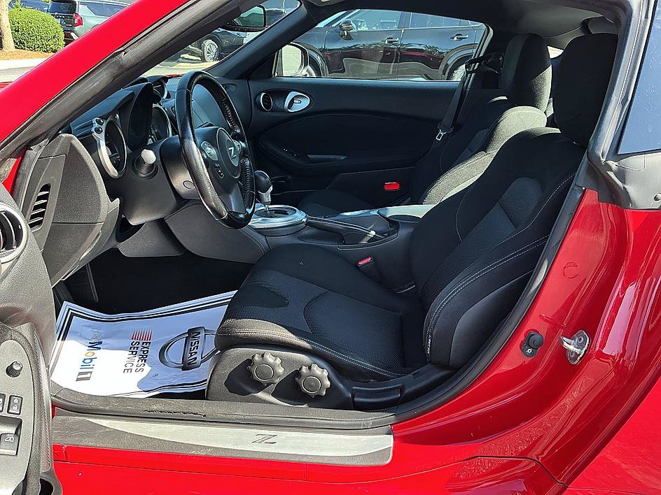 Used 2016 Nissan 370Z Coupe RWD image 12