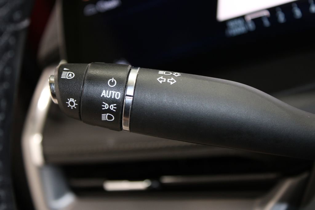 Used 2024 Cadillac XT4 Premium Luxury image 33