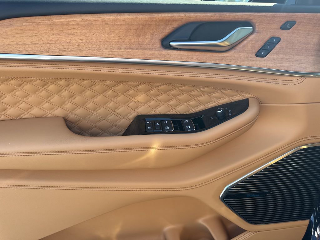 Used 2023 Jeep Grand Cherokee L Summit image 24