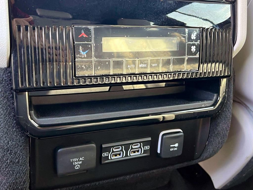 Certified 2025 Jeep Wagoneer 4WD w/ Premium Group I image 14