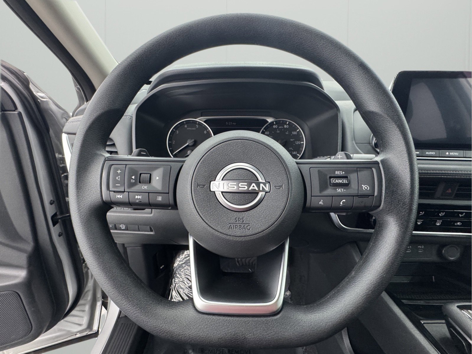 Used 2024 Nissan Rogue S AWD/4WD image 19