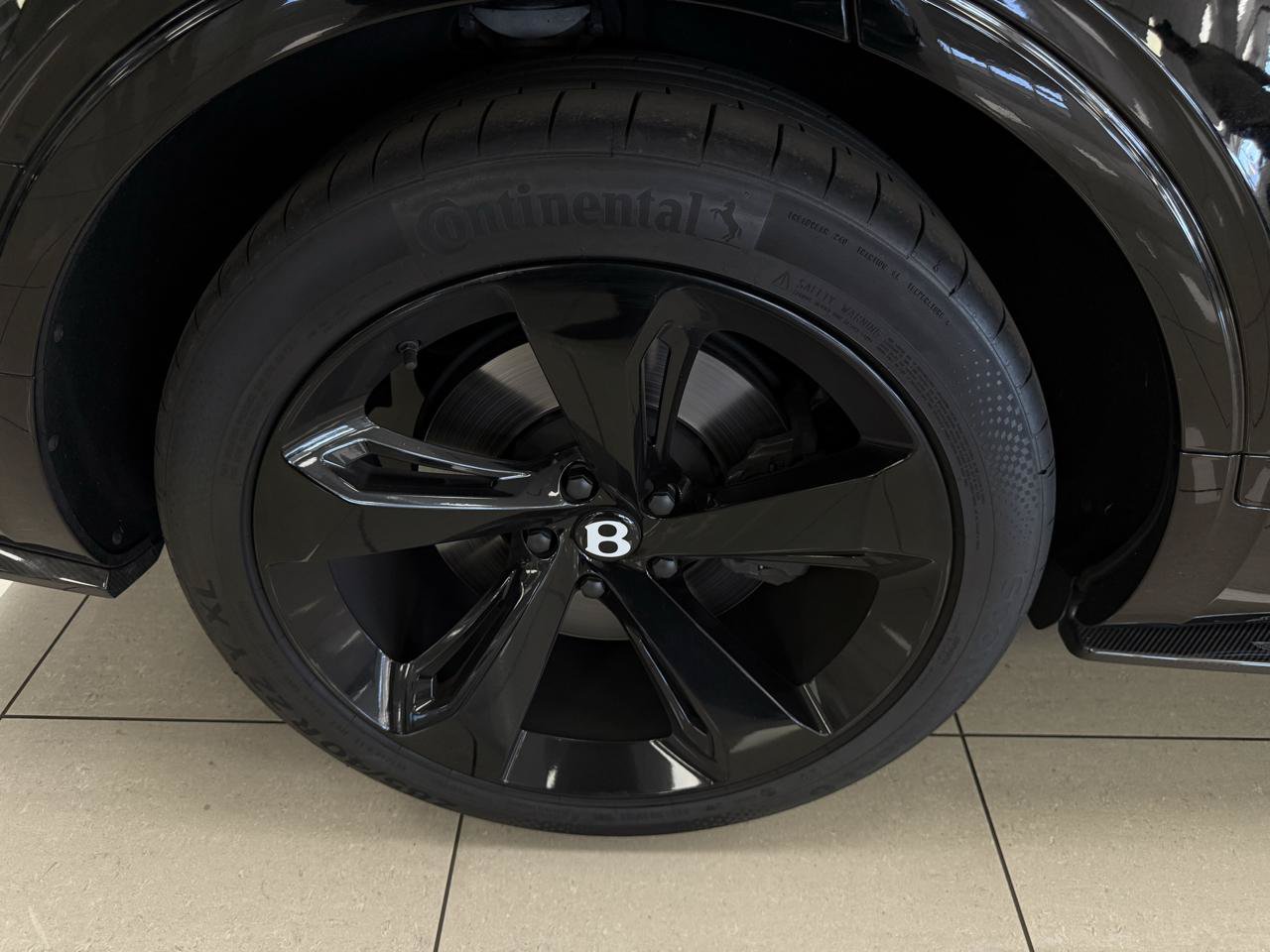 Used 2018 Bentley Bentayga AWD/4WD image 43