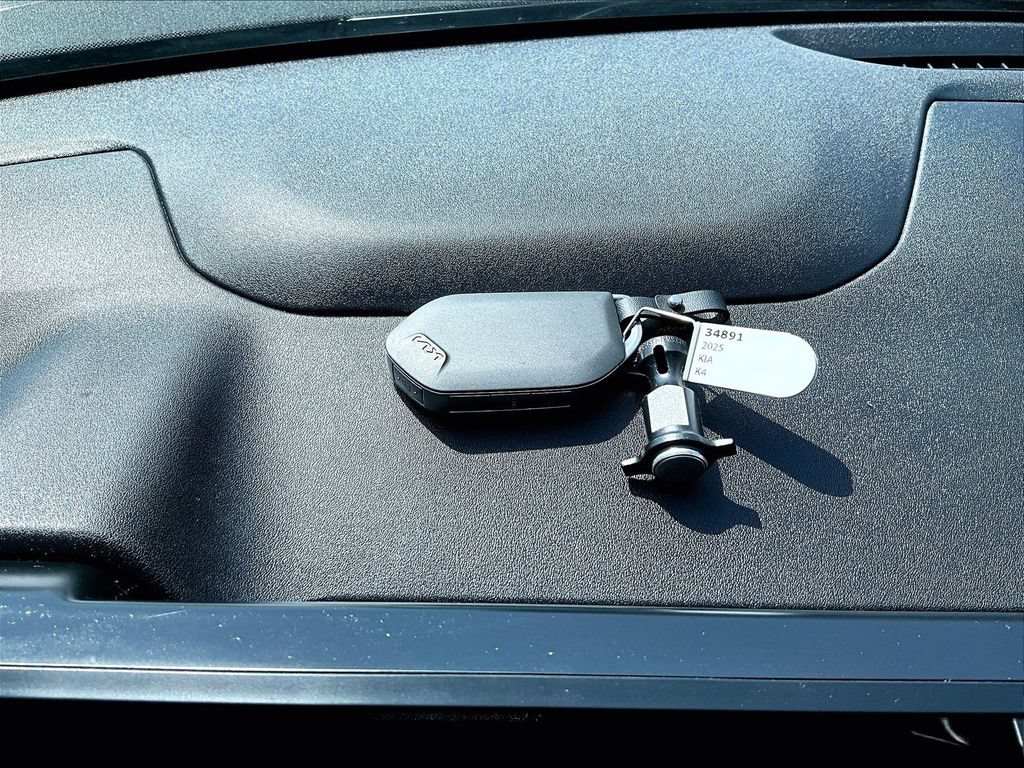 Used 2025 Kia K4 FWD image 10