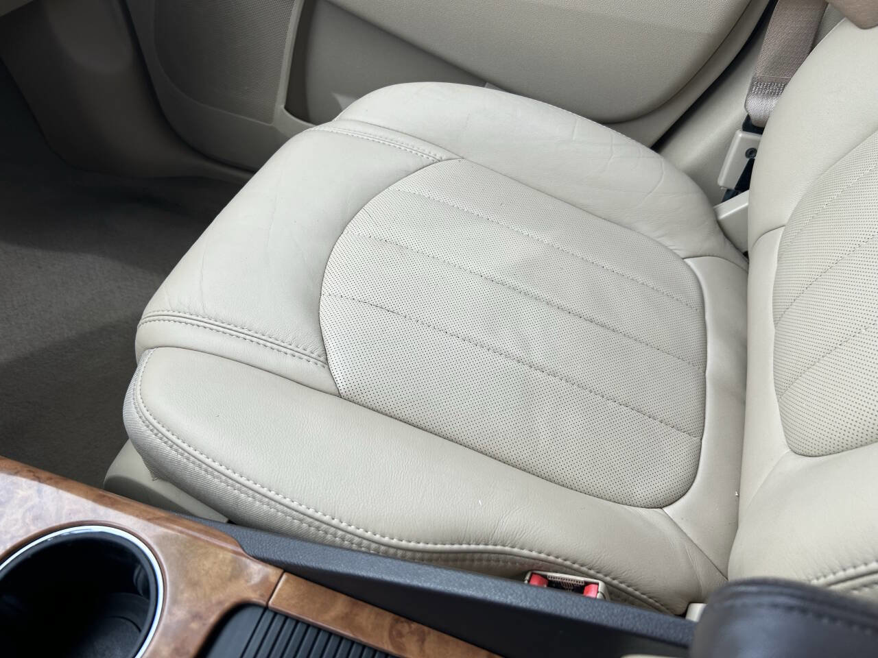 Used 2010 Buick Enclave CXL image 18
