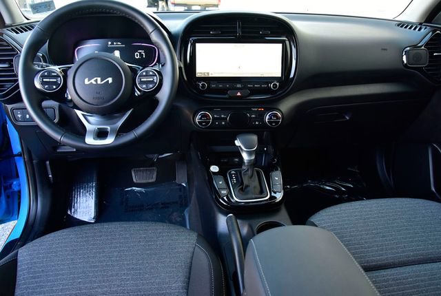 Certified 2025 Kia Soul EX image 15