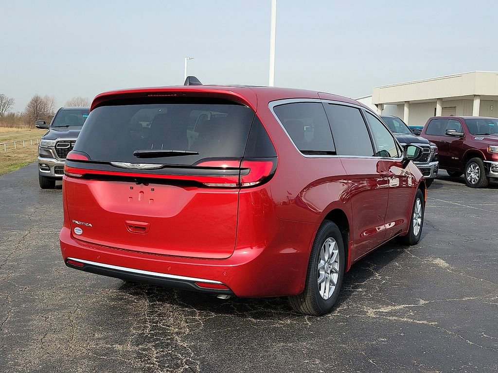 New 2026 Chrysler Pacifica Select FWD image 5