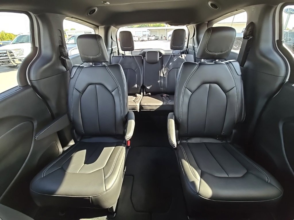 New 2026 Chrysler Pacifica Select image 22