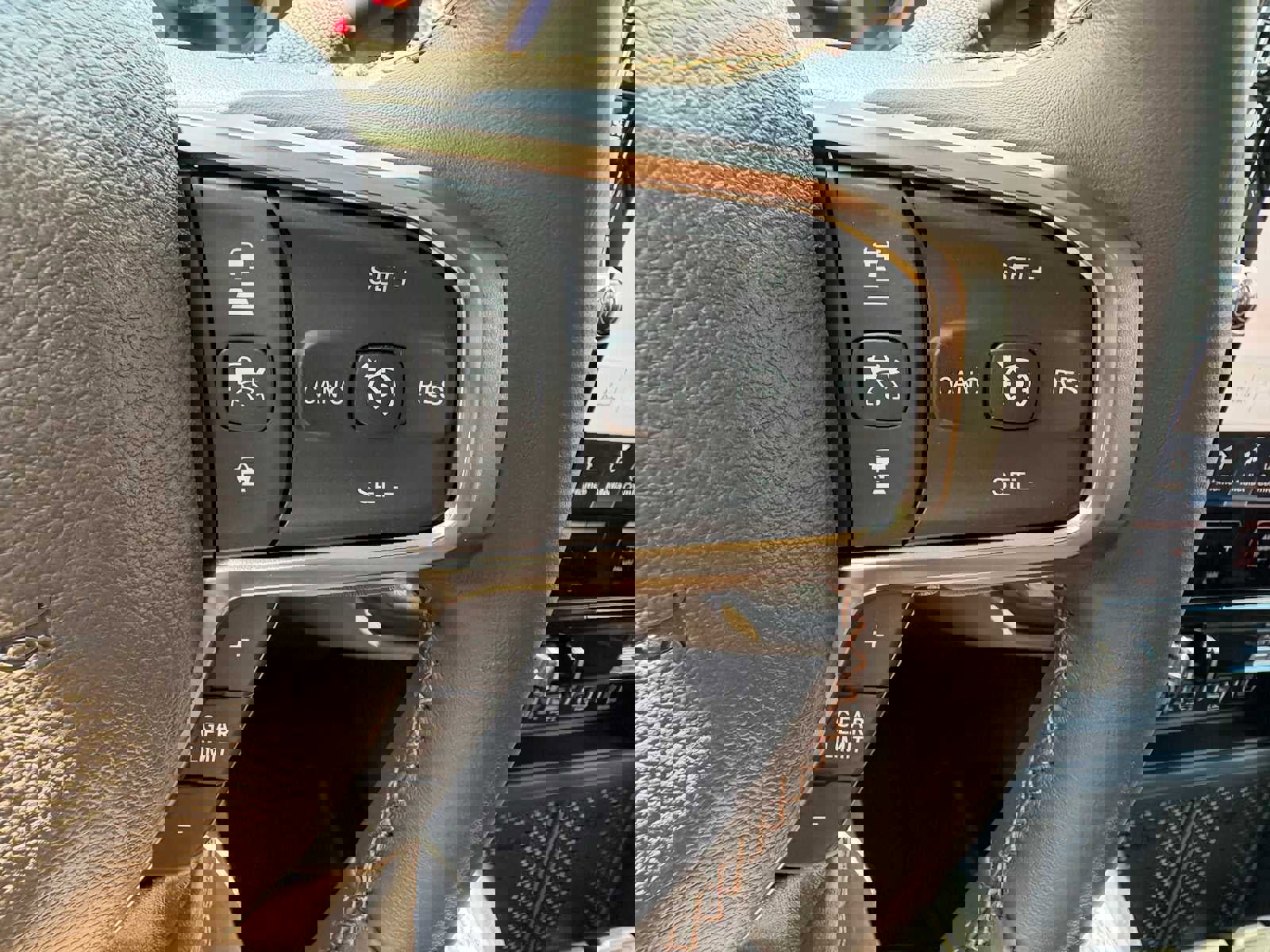 New 2025 RAM 2500 Limited image 32