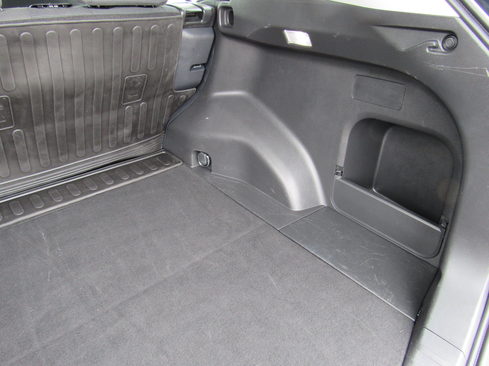 Used 2025 Toyota RAV4 LE AWD/4WD image 39