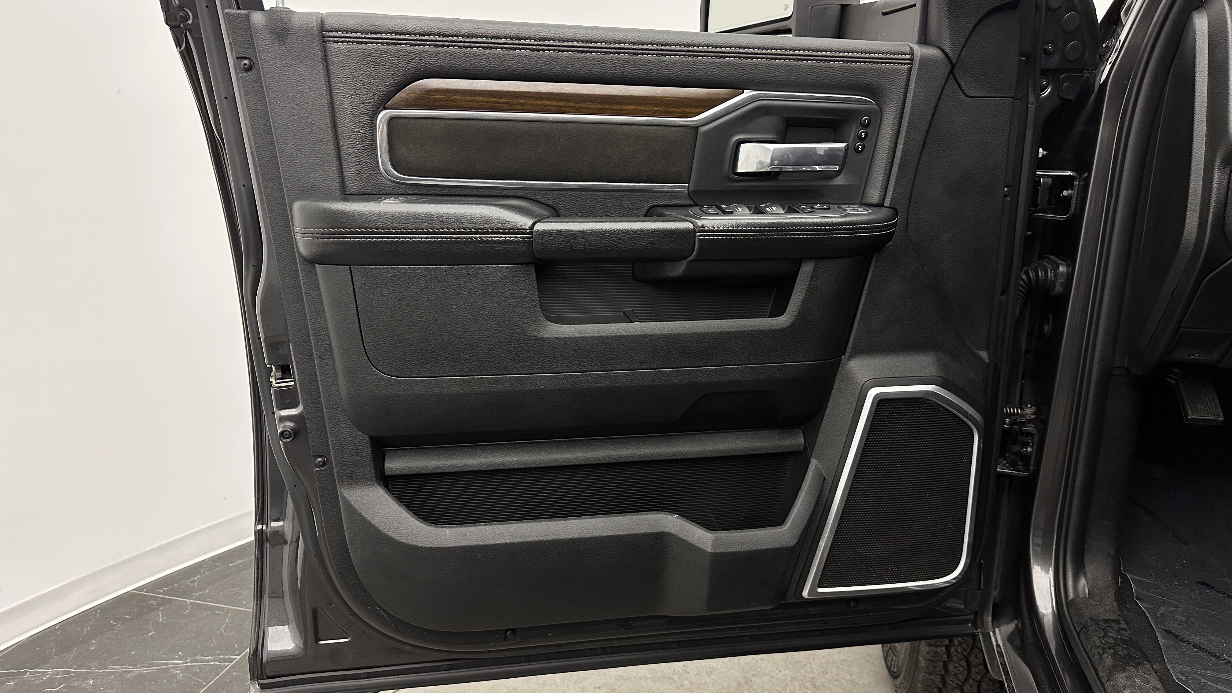 Used 2024 RAM 3500 Laramie w/ Towing Technology Group image 11