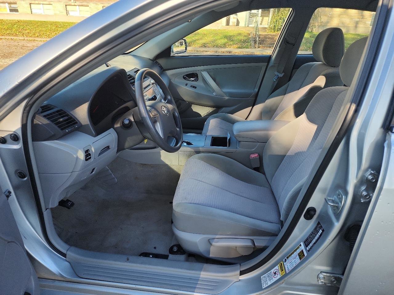 Used 2010 Toyota Camry SE FWD image 9