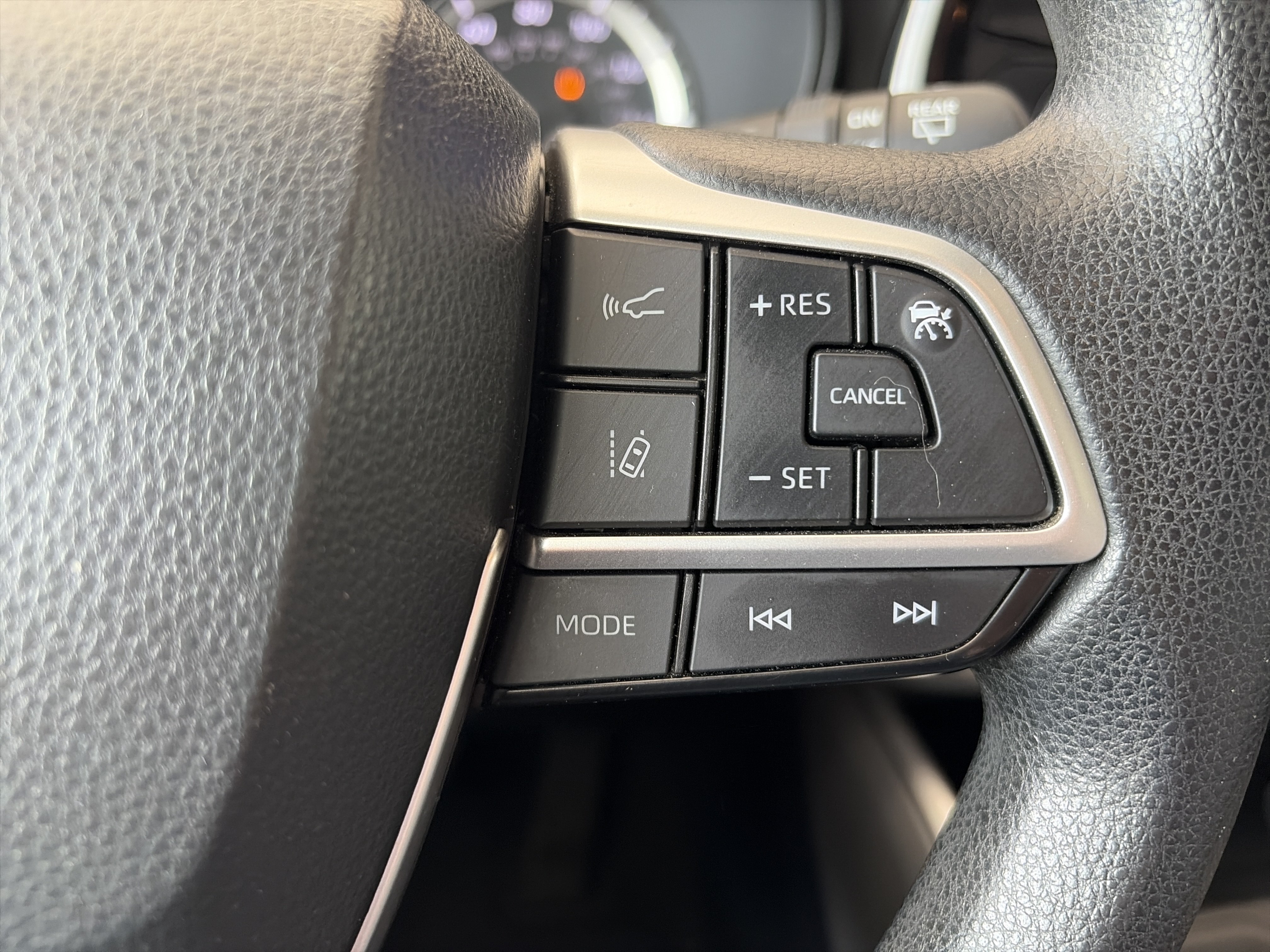 Used 2023 Toyota Highlander L FWD image 18
