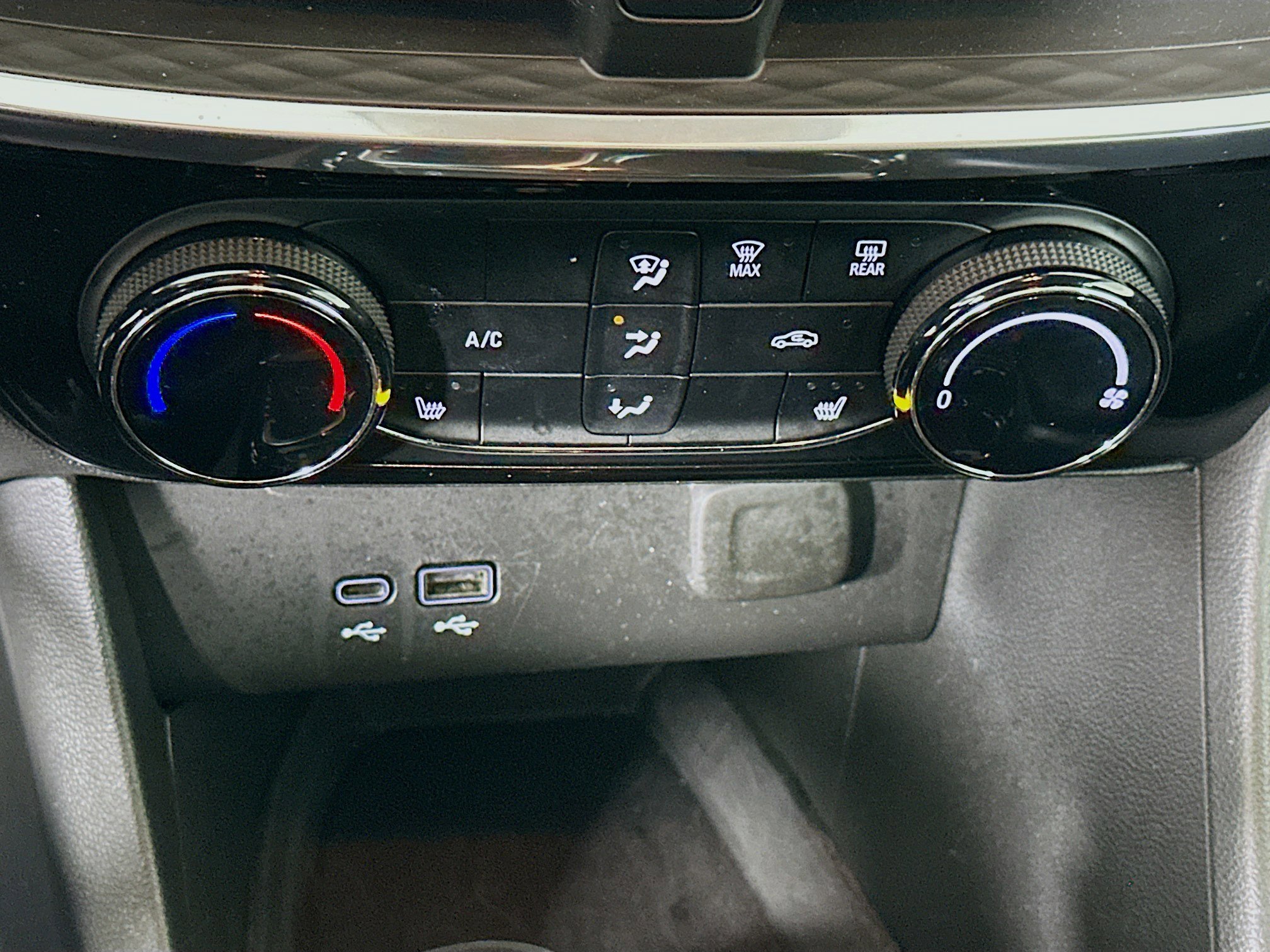 Used 2024 Buick Encore GX Sport Touring w/ Comfort Package image 23