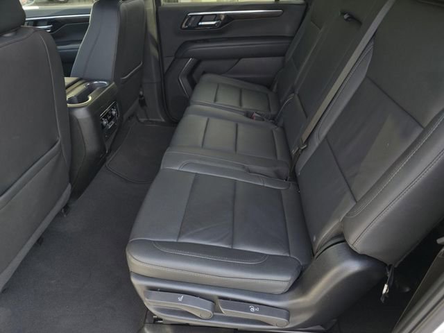 Used 2025 Chevrolet Suburban Z71 image 26