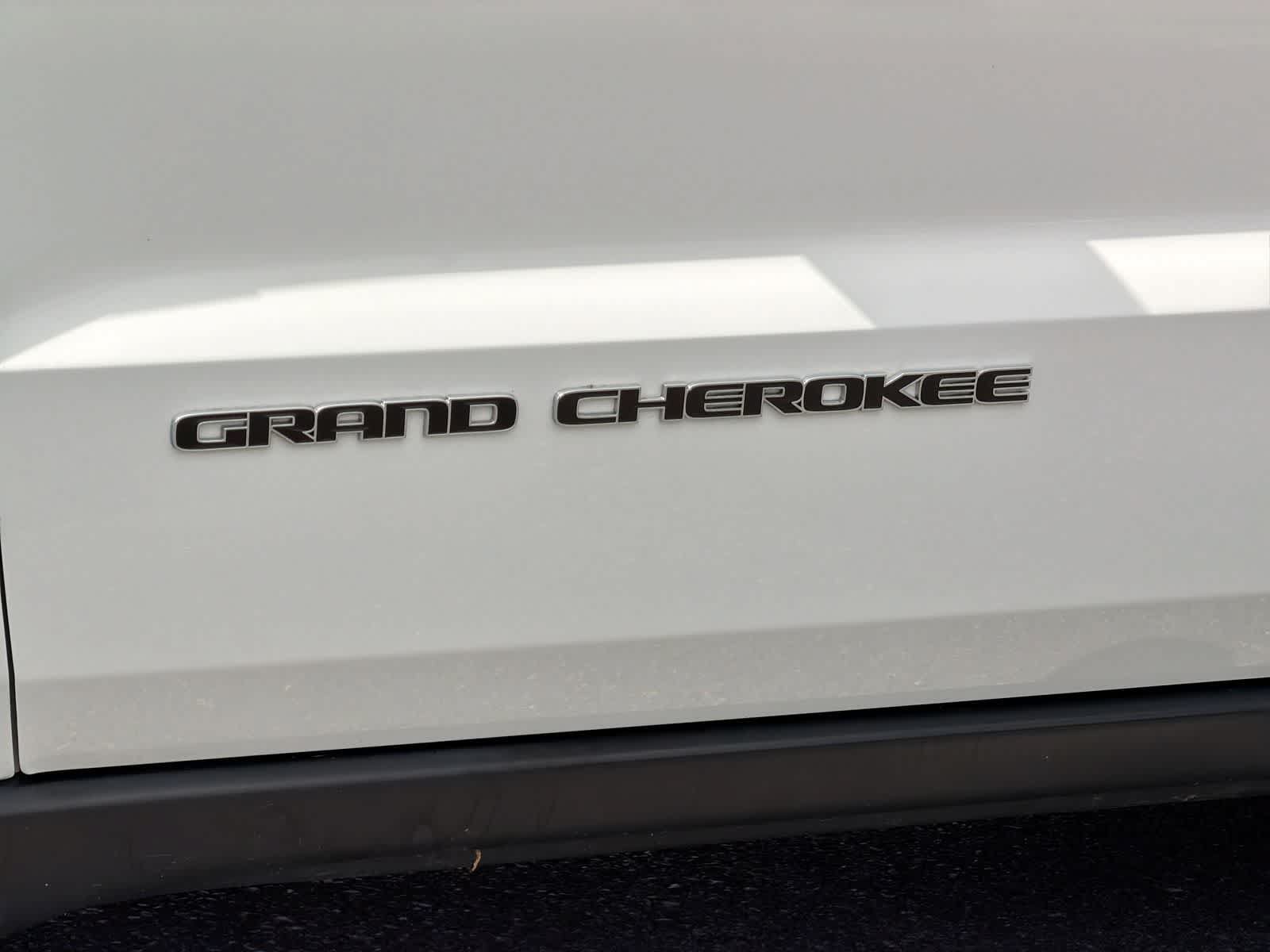 Used 2020 Jeep Grand Cherokee Limited AWD/4WD image 13