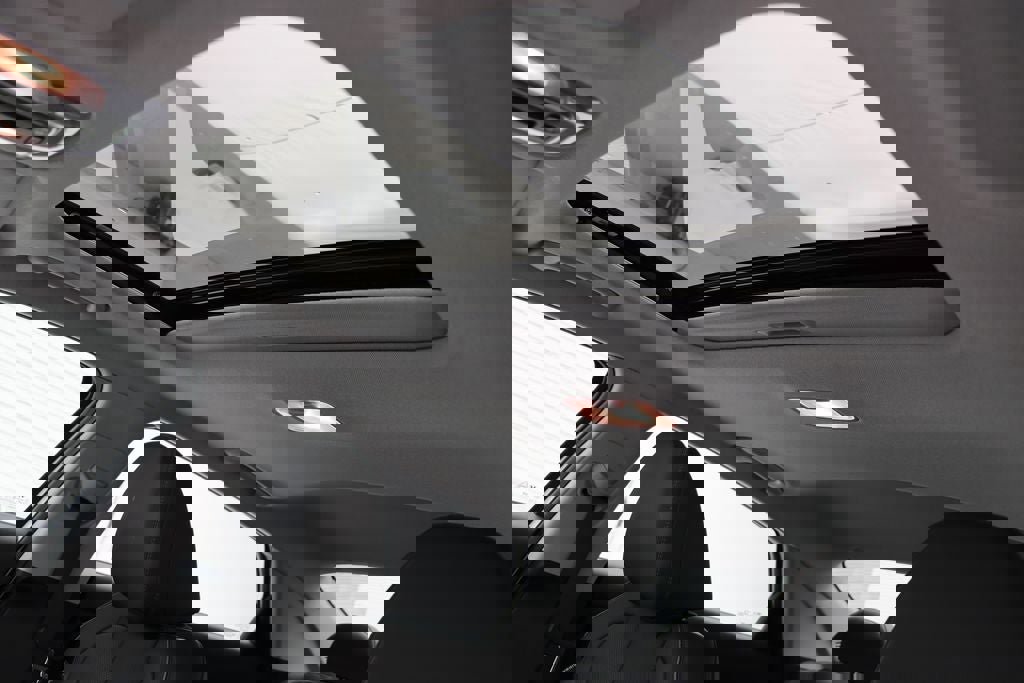 Used 2023 Hyundai Elantra Limited image 16