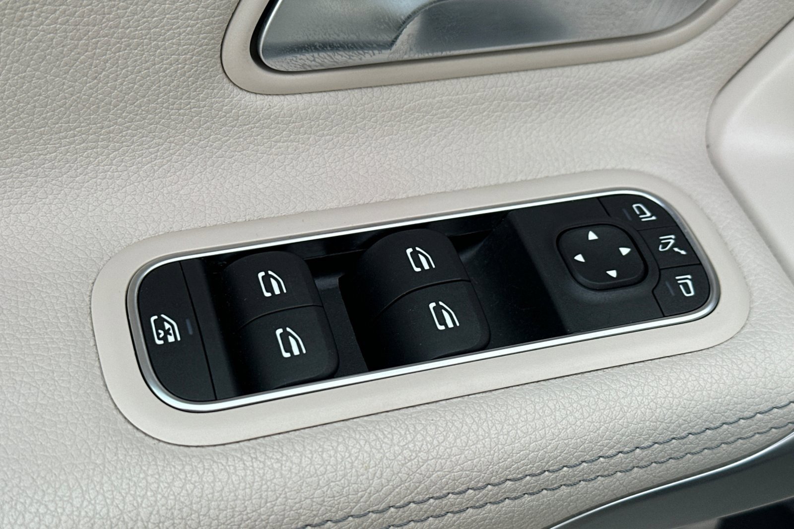 Certified 2025 Mercedes-Benz CLA 250 image 12