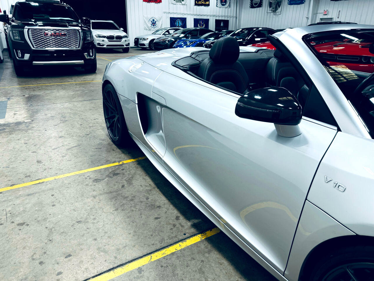 Used 2012 Audi R8 V10 w/ Enhanced Leather Pkg image 21