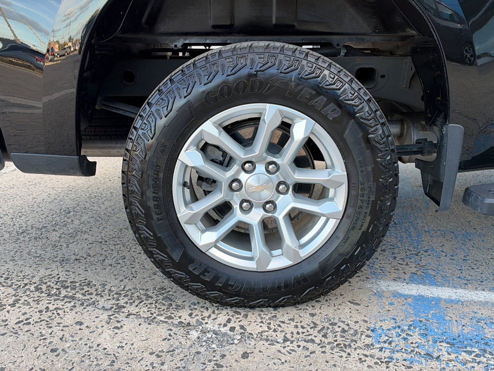 Used 2024 Chevrolet Silverado 1500 LT w/ Z71 Off-Road Package AWD/4WD image 46