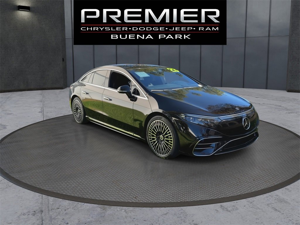 Used 2023 Mercedes-Benz EQS 580 4MATIC Sedan image 3