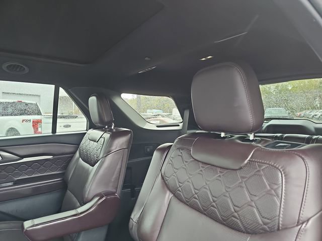 Used 2025 Ford Explorer Platinum w/ LUX Leather Package image 17