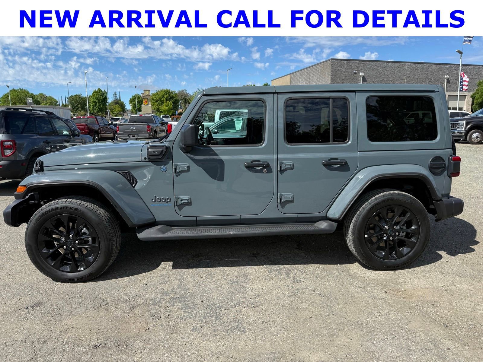 Used 2025 Jeep Wrangler Unlimited Sahara image 2