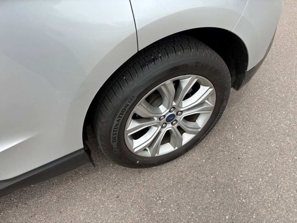 Used 2019 Ford Edge Titanium image 12