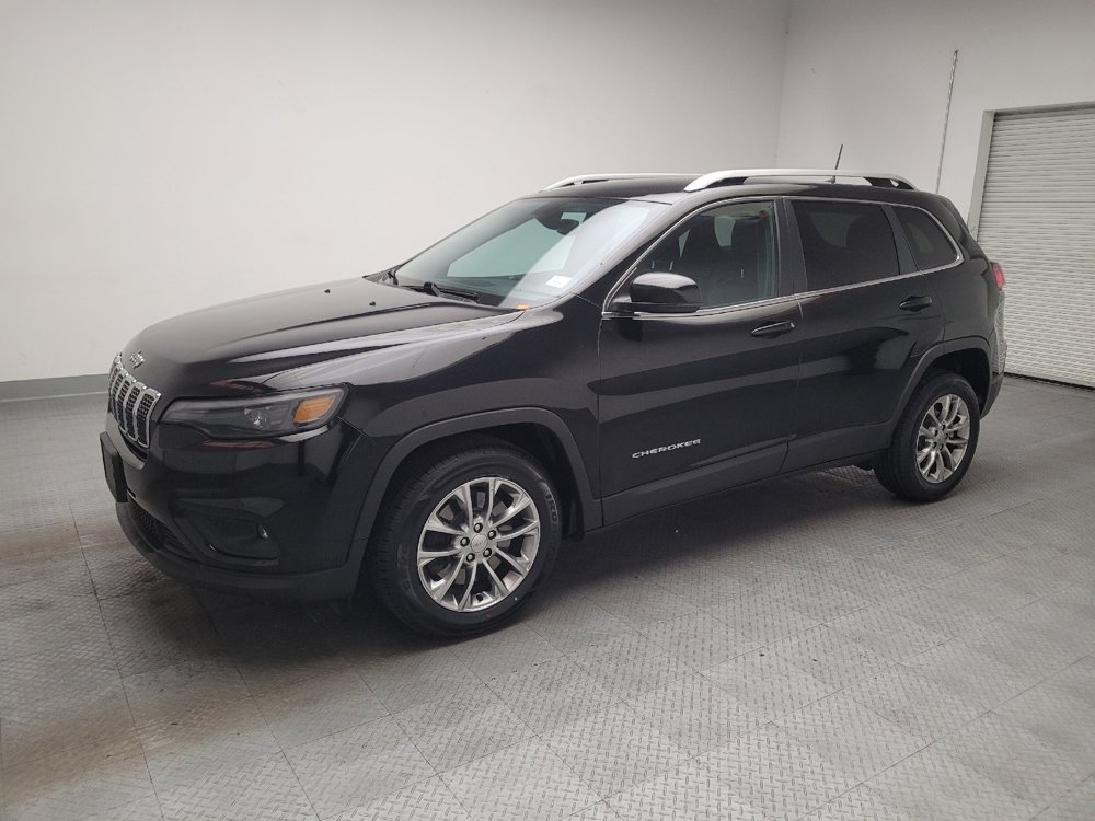 Used 2019 Jeep Cherokee Latitude Plus w/ Comfort/Convenience Group FWD image 2