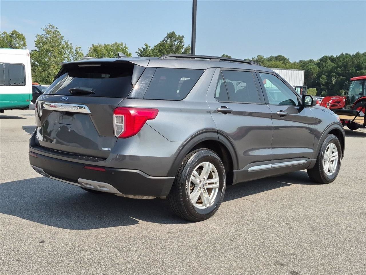 Used 2020 Ford Explorer XLT w/ Equipment Group 202A AWD/4WD image 3