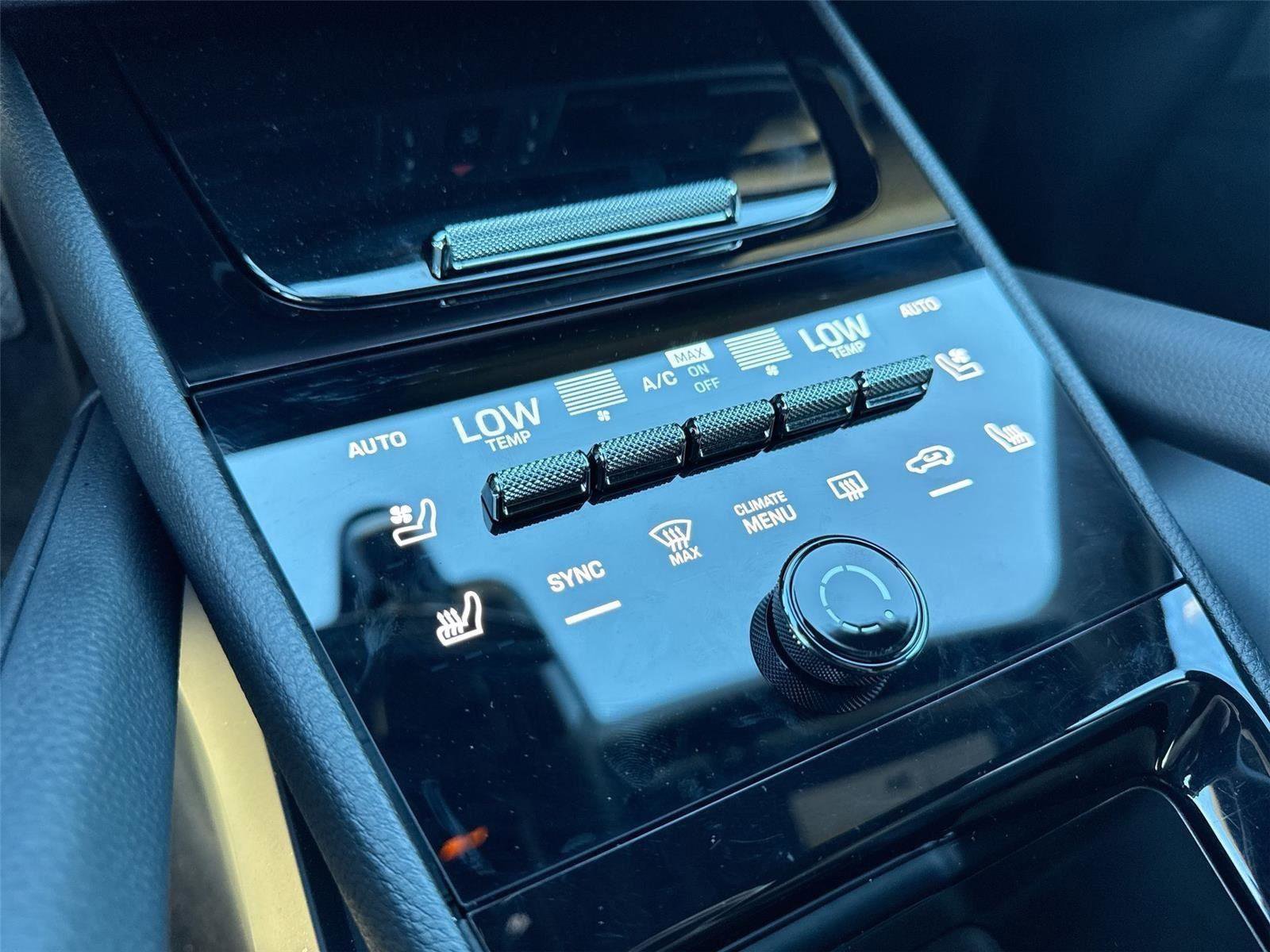 Used 2024 Porsche Cayenne Coupe image 17