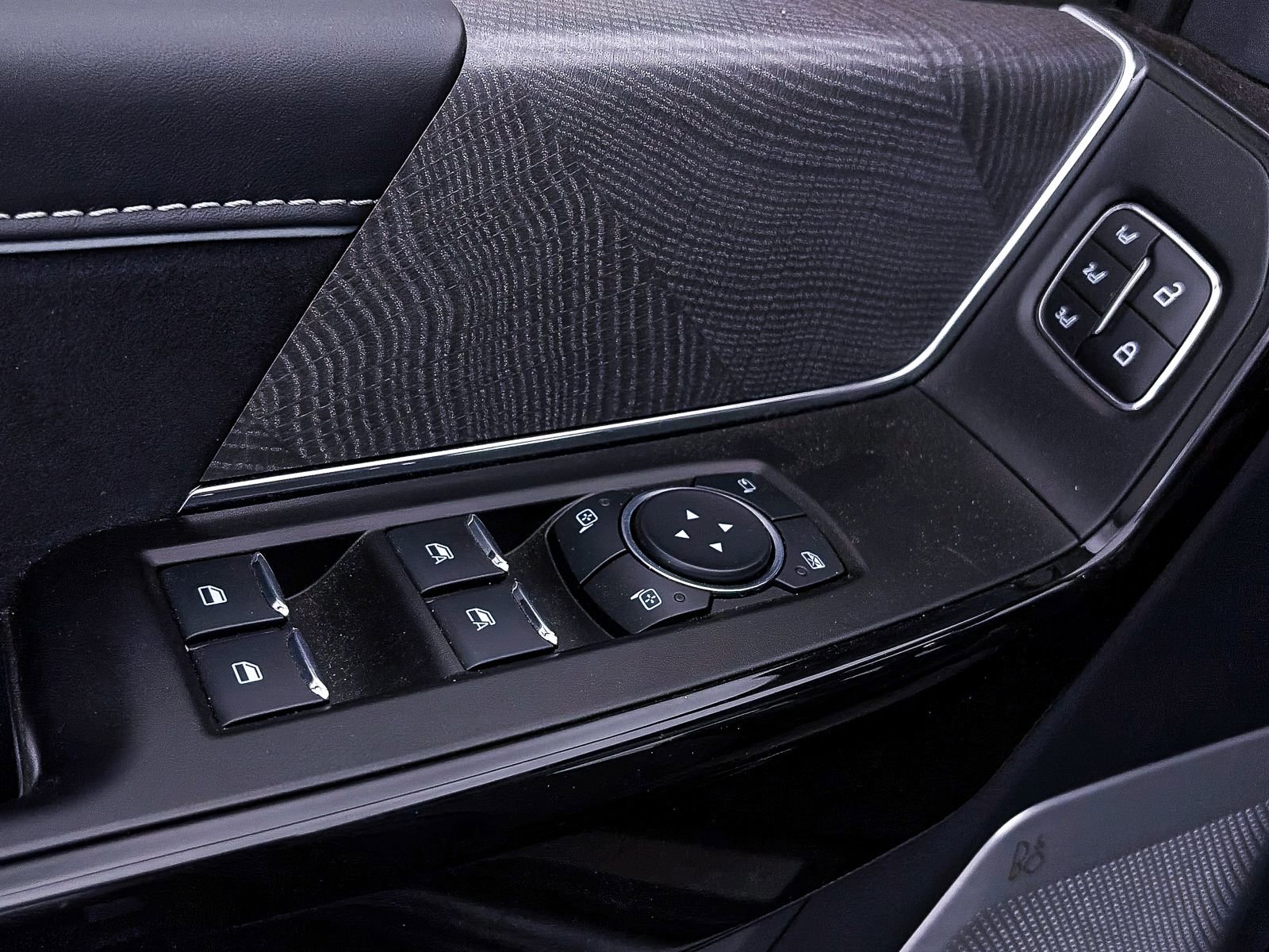 Used 2023 Ford F150 Lightning Platinum AWD/4WD image 20