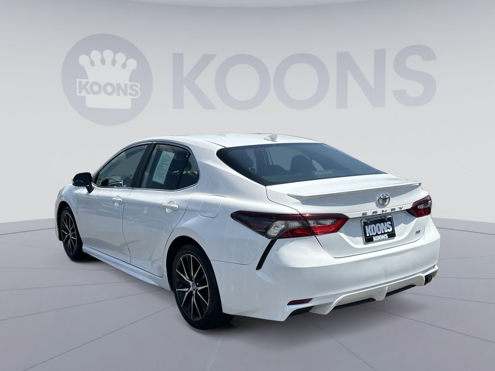 Used 2024 Toyota Camry SE FWD image 8