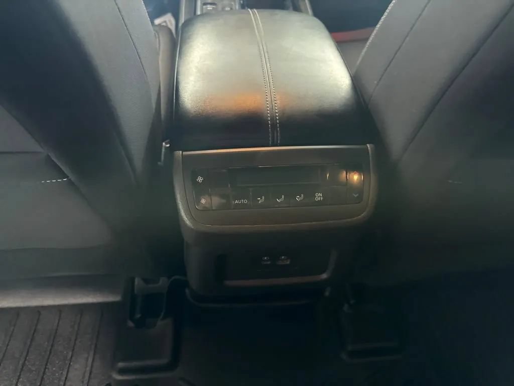 Used 2022 Nissan Pathfinder SV w/ SV Premium Package AWD/4WD image 16