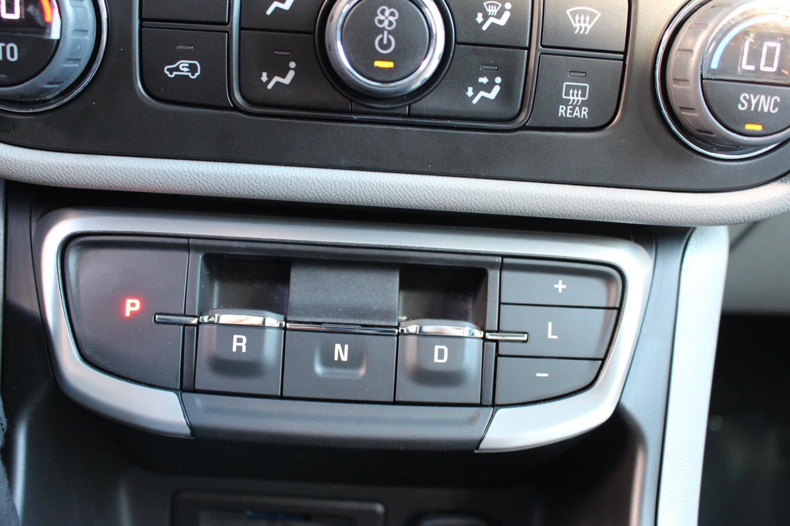 Used 2024 GMC Terrain SLT image 25