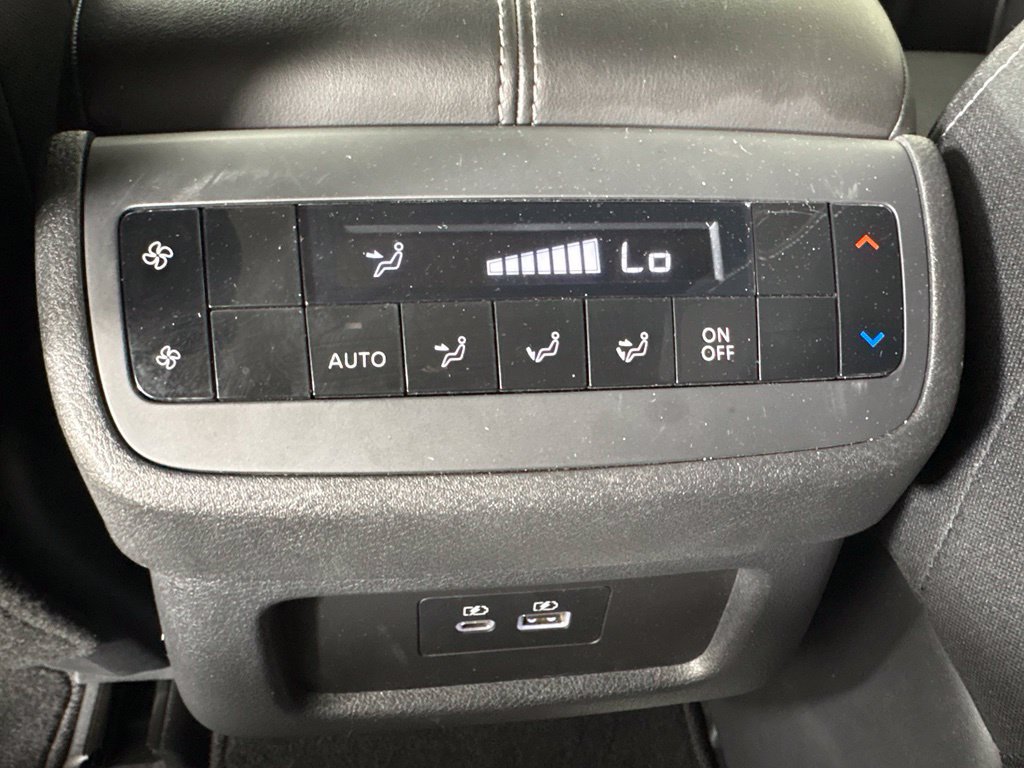 Used 2024 Nissan Pathfinder SV FWD image 39