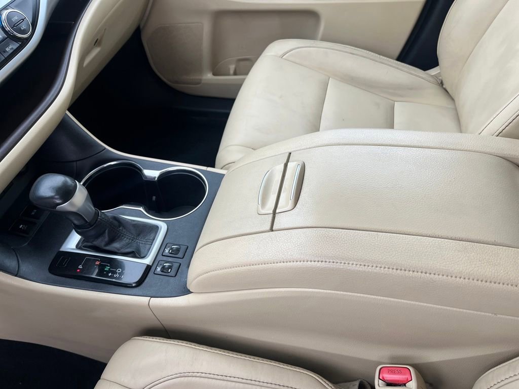 Used 2018 Toyota Highlander XLE AWD/4WD image 26
