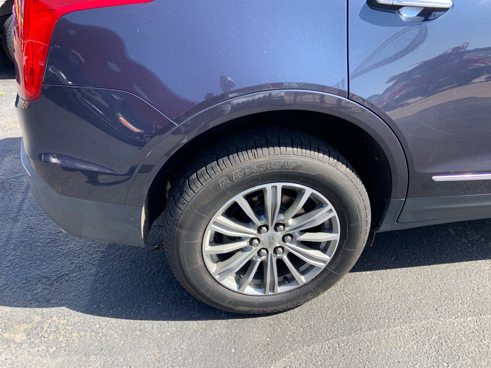 Used 2018 Cadillac XT5 Luxury w/ Driver Awareness Package AWD/4WD image 8