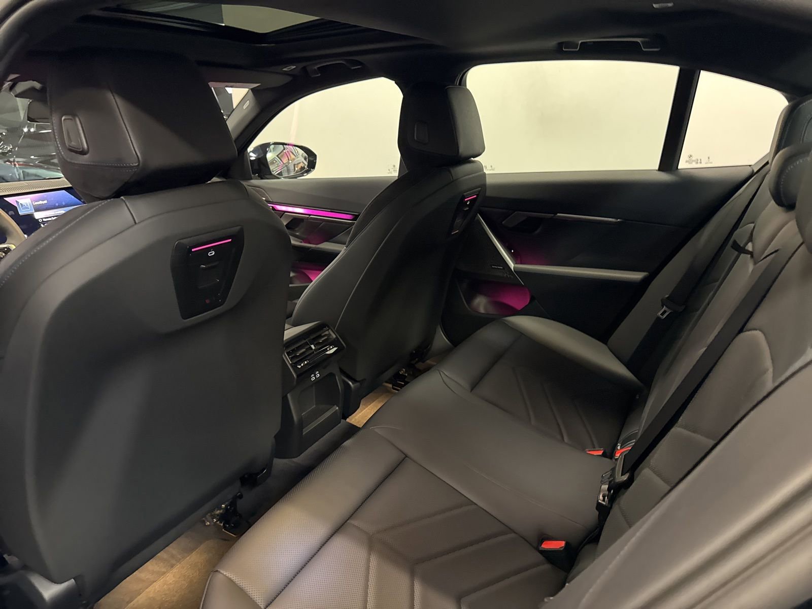 Used 2025 BMW i5 eDrive40i w/ M Sport Package image 19