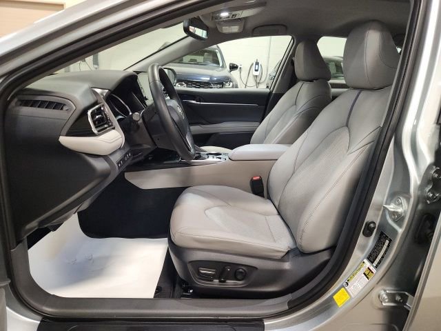 Used 2022 Toyota Camry XLE w/ Cold Weather Package FWD image 11